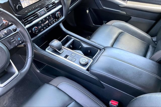 Used 2025 Nissan Pathfinder SL w/ Lighting Package (N92) AWD/4WD image 17