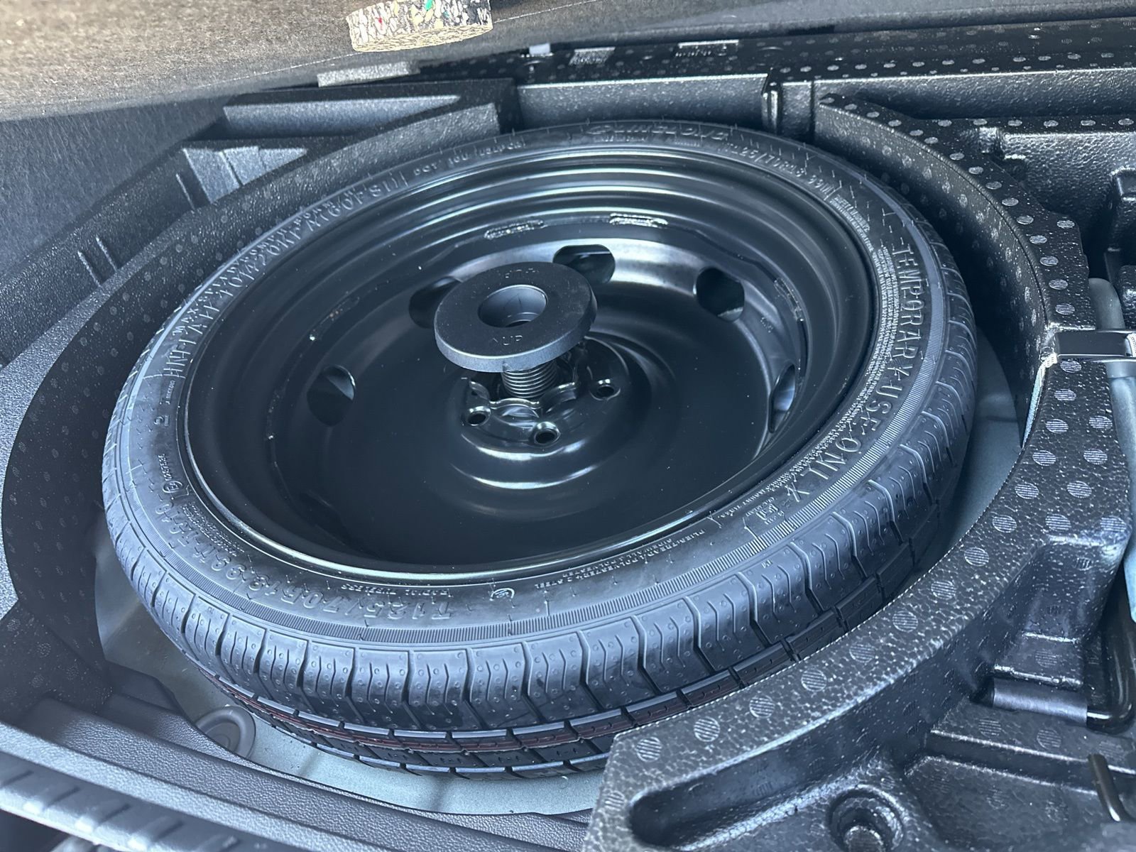 Certified 2024 Volkswagen Taos SE w/ Panoramic Sunroof Package image 28