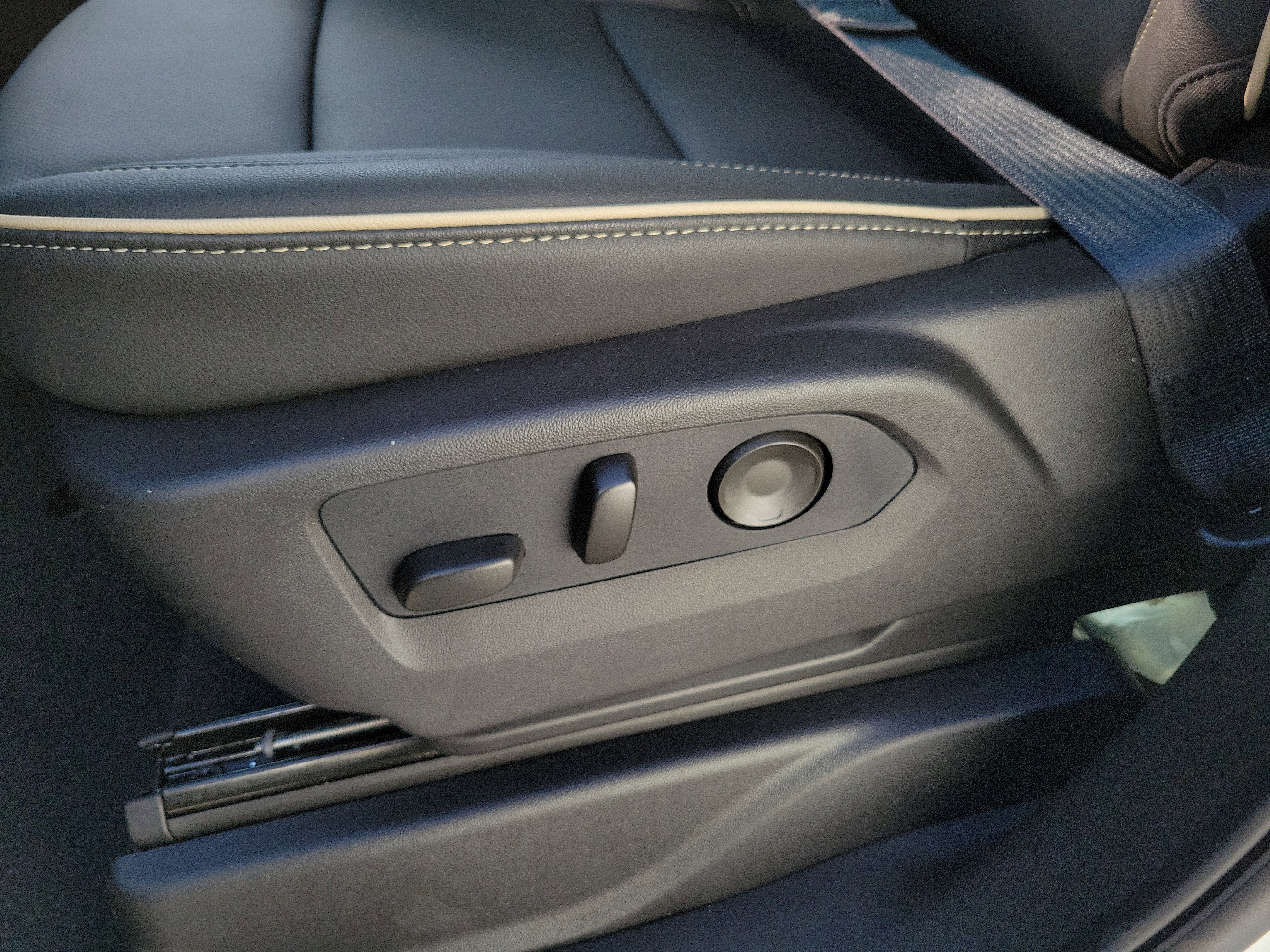 New 2026 GMC Yukon XL Elevation w/ Elevation Premium Package image 24