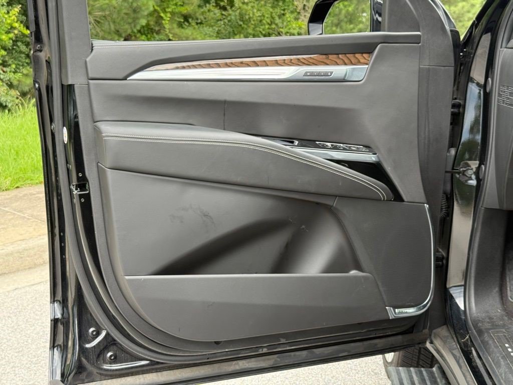 Certified 2025 Cadillac Escalade Premium Luxury Platinum w/ LPO, Floor Liner Package AWD/4WD image 19