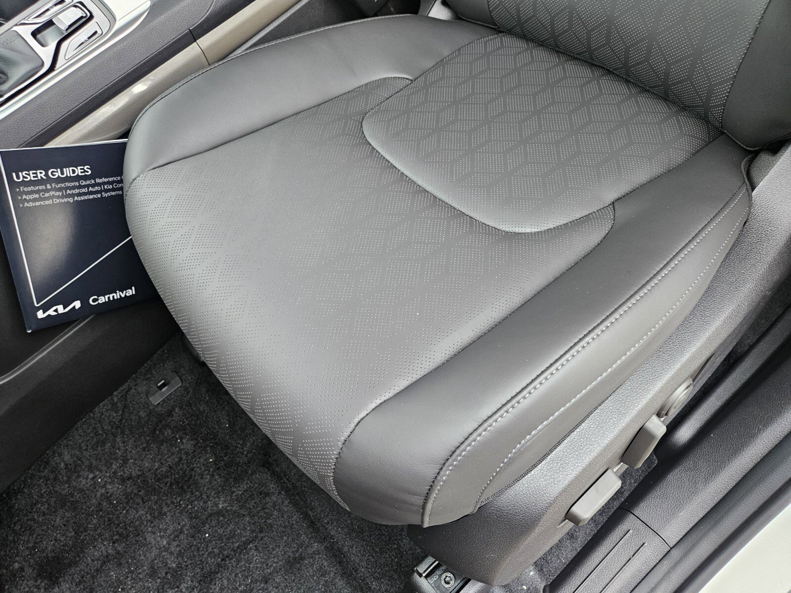 New 2026 Kia Carnival EX image 8