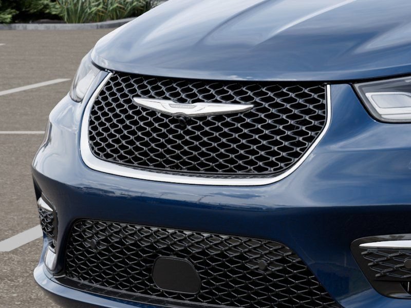 New 2025 Chrysler Pacifica Select AWD/4WD image 11