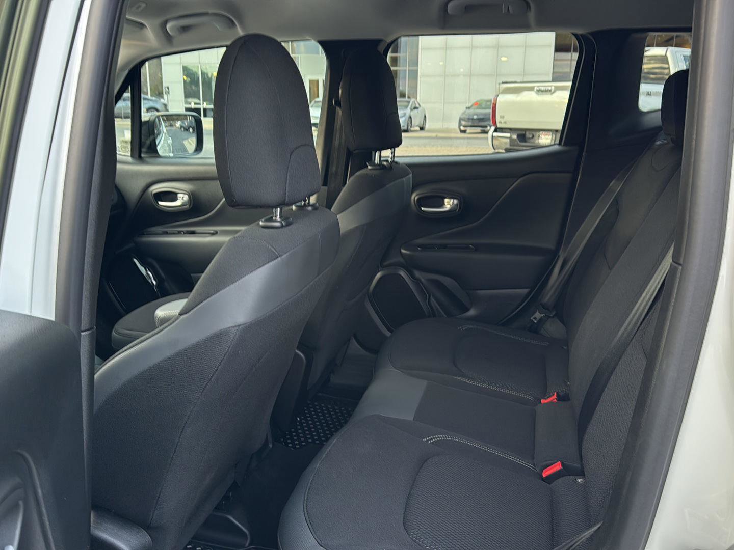 Used 2023 Jeep Renegade Altitude image 9