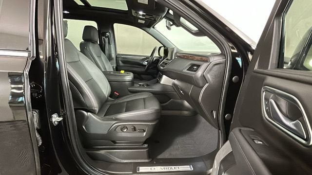 Used 2022 Chevrolet Suburban LT w/ Luxury Package AWD/4WD image 29