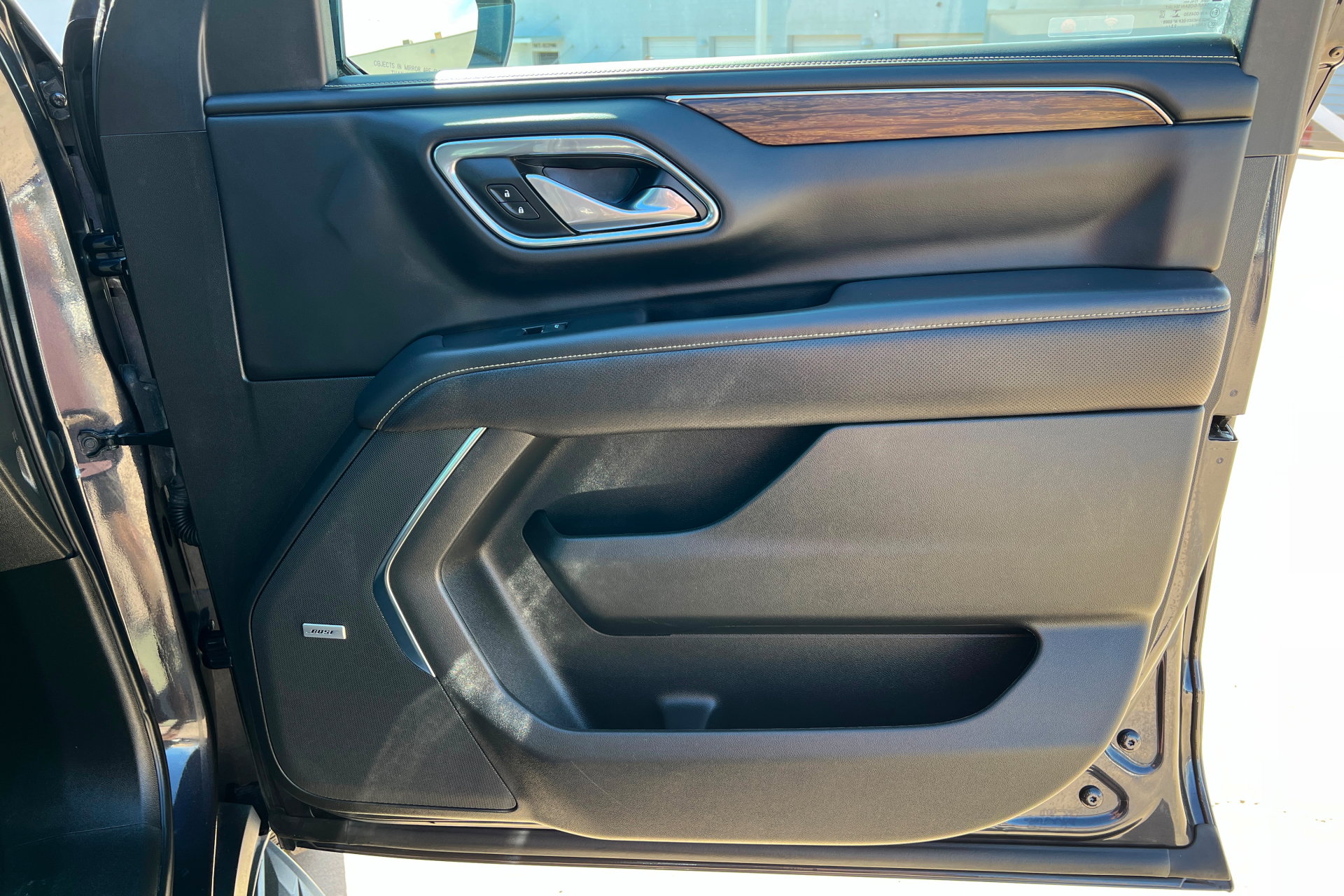Used 2023 Chevrolet Suburban Premier AWD/4WD image 25