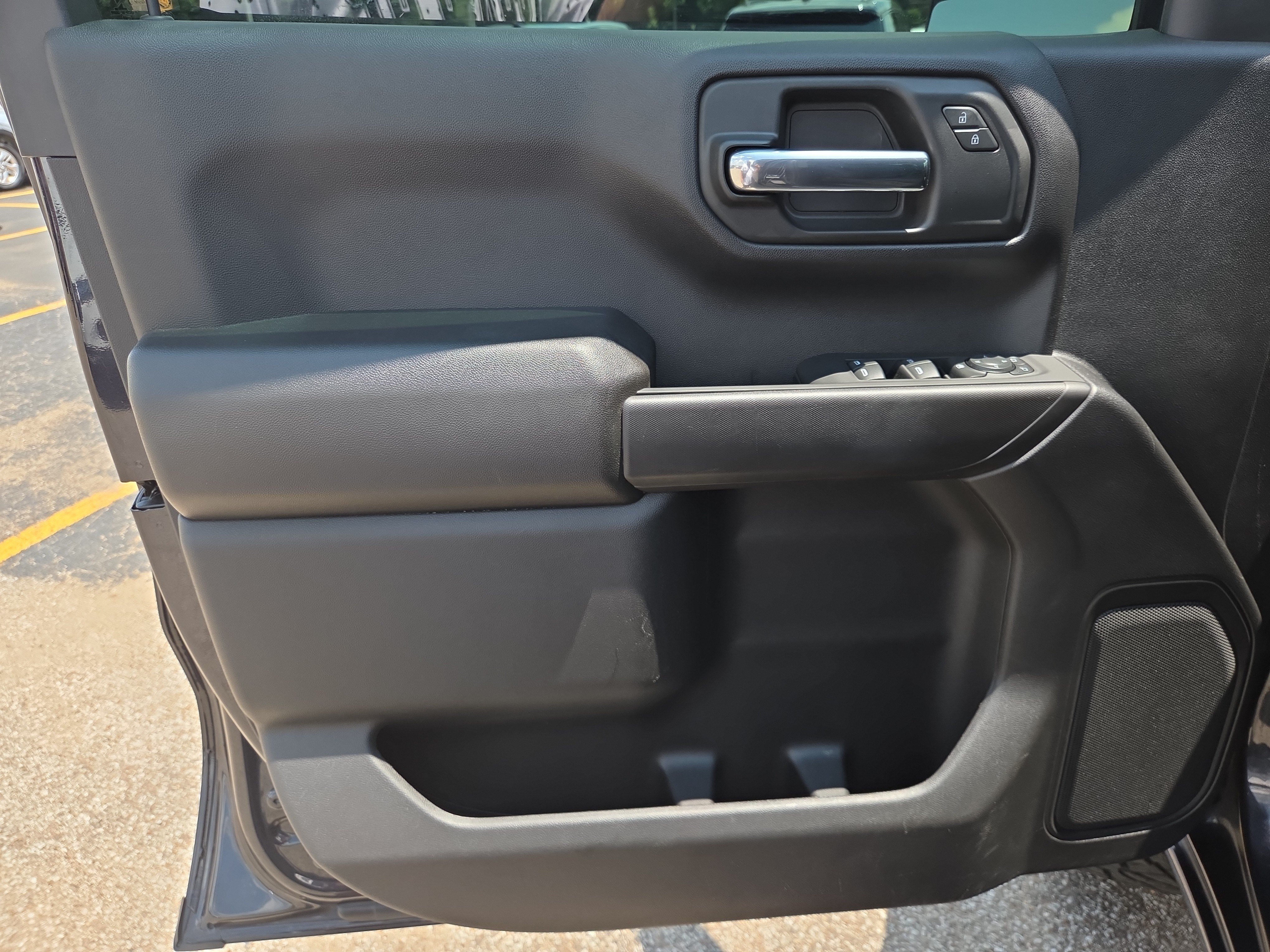Used 2022 Chevrolet Silverado 1500 Custom Trail Boss w/ LPO, Dark Essentials Package AWD/4WD image 6