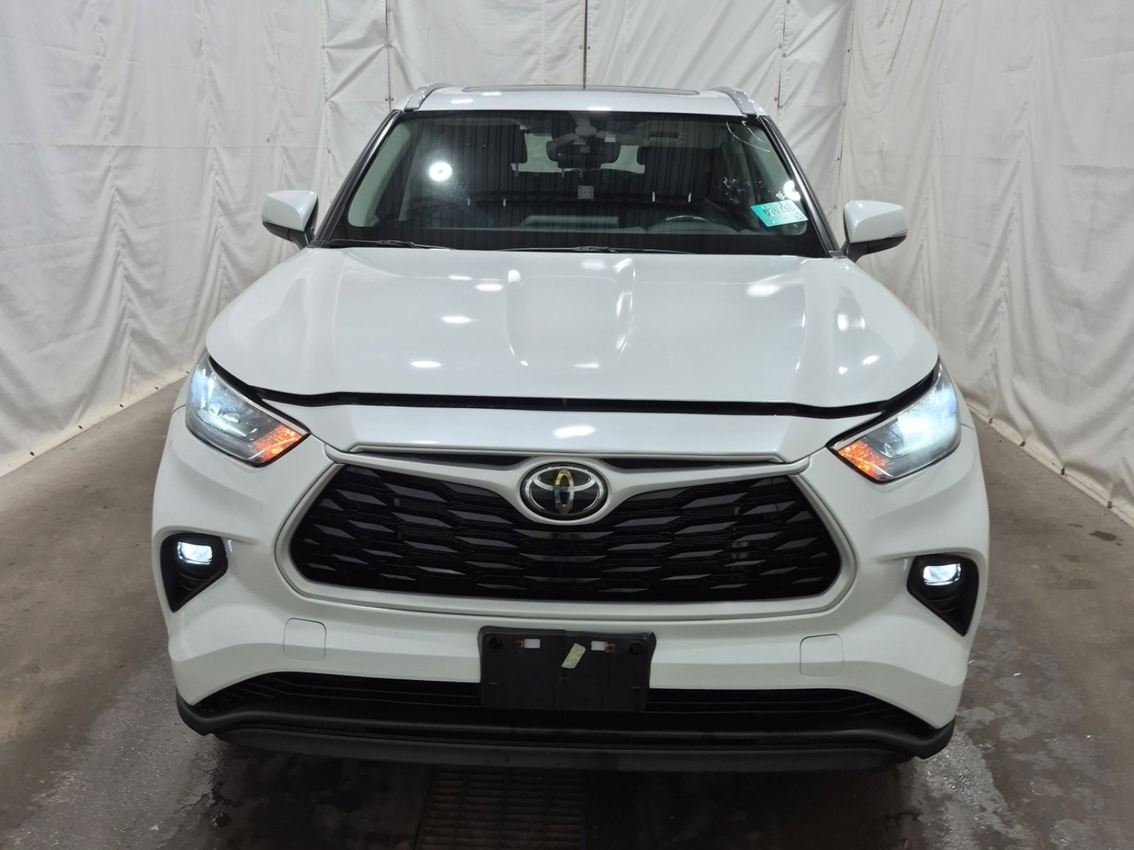 Used 2024 Toyota Highlander XLE image 7