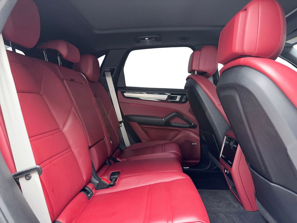Used 2023 Porsche Cayenne Platinum Edition image 17