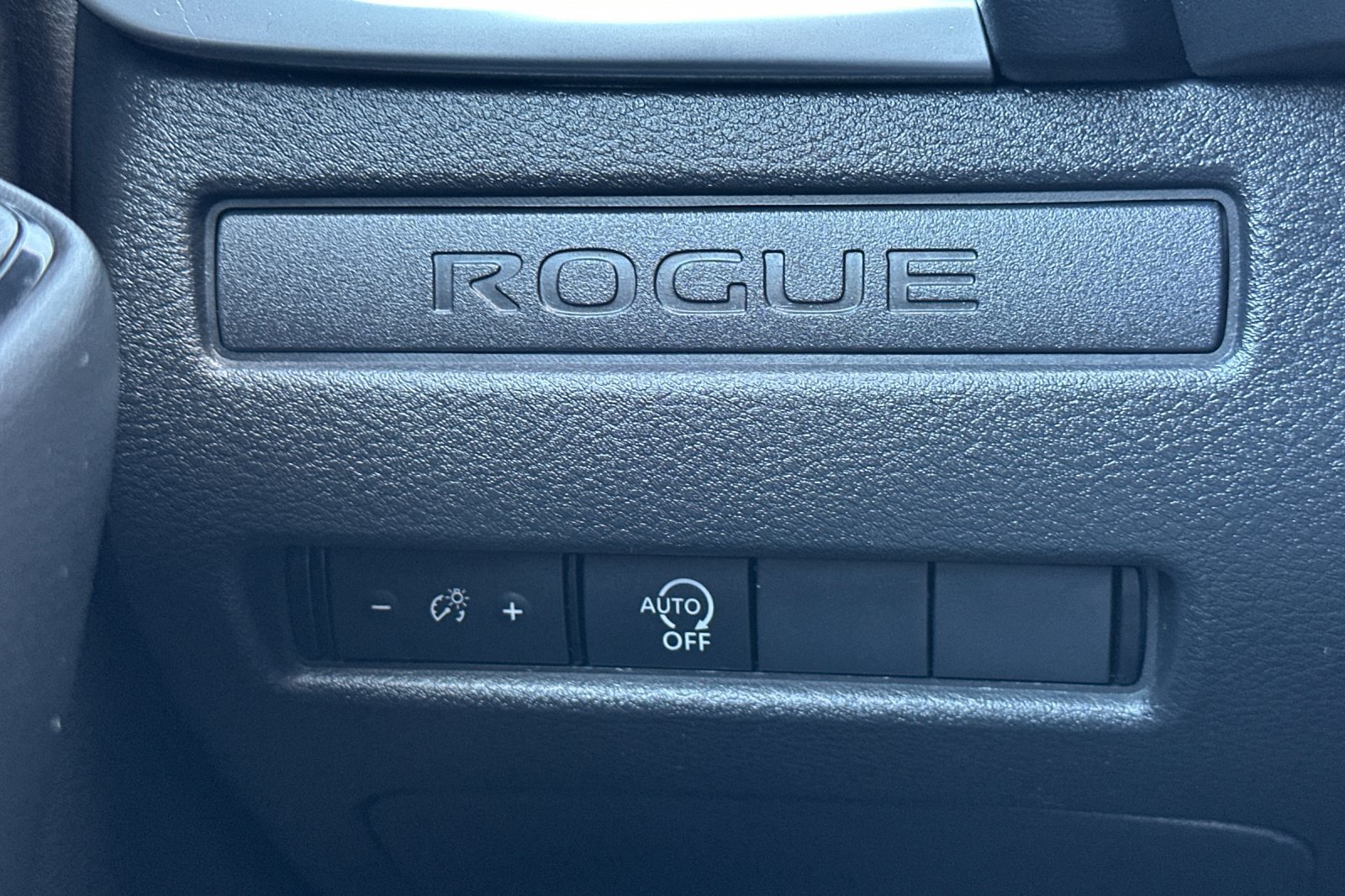 Used 2023 Nissan Rogue S FWD image 35