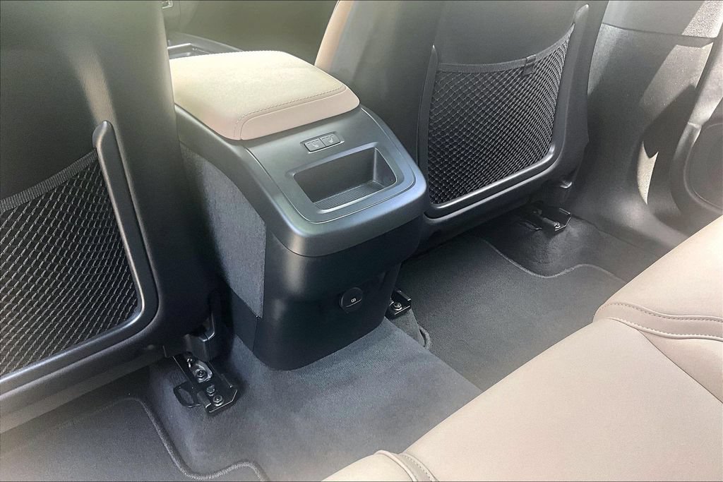 Certified 2026 Volvo XC60 B5 Plus AWD/4WD image 31