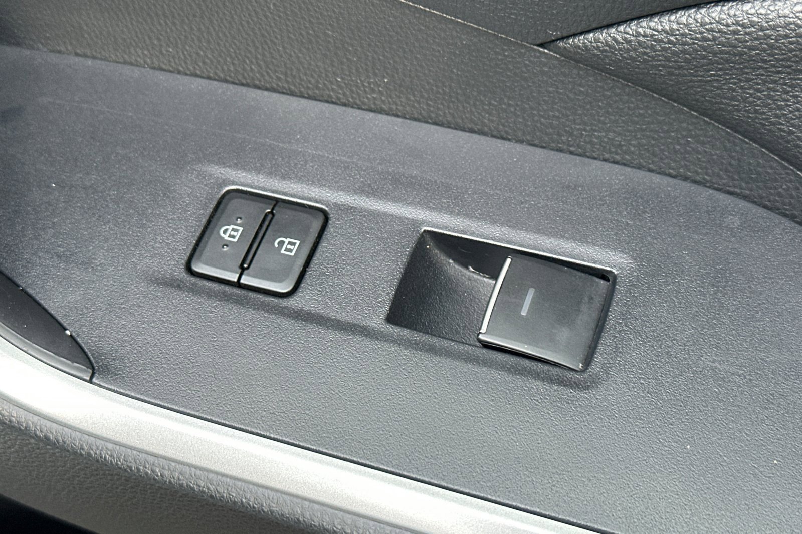 Used 2024 Toyota RAV4 SE image 22