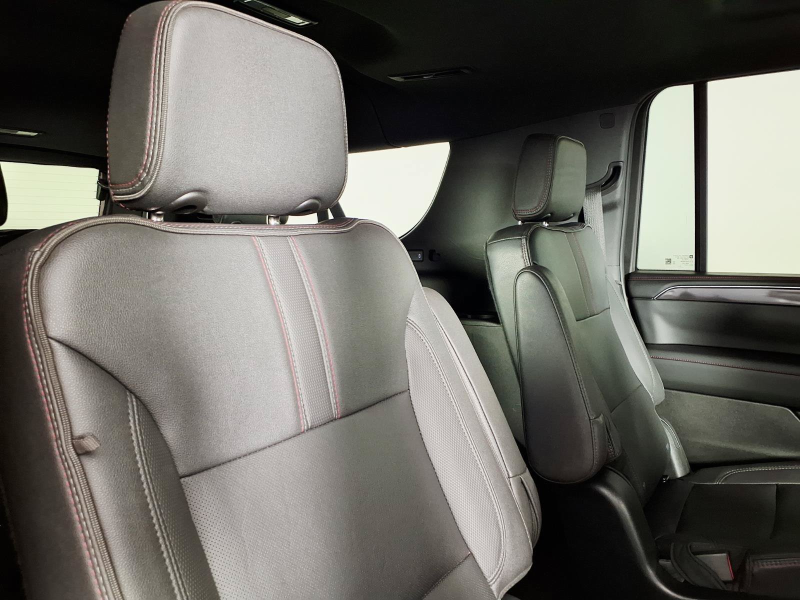 Used 2023 Chevrolet Suburban RST w/ Luxury Package AWD/4WD image 13