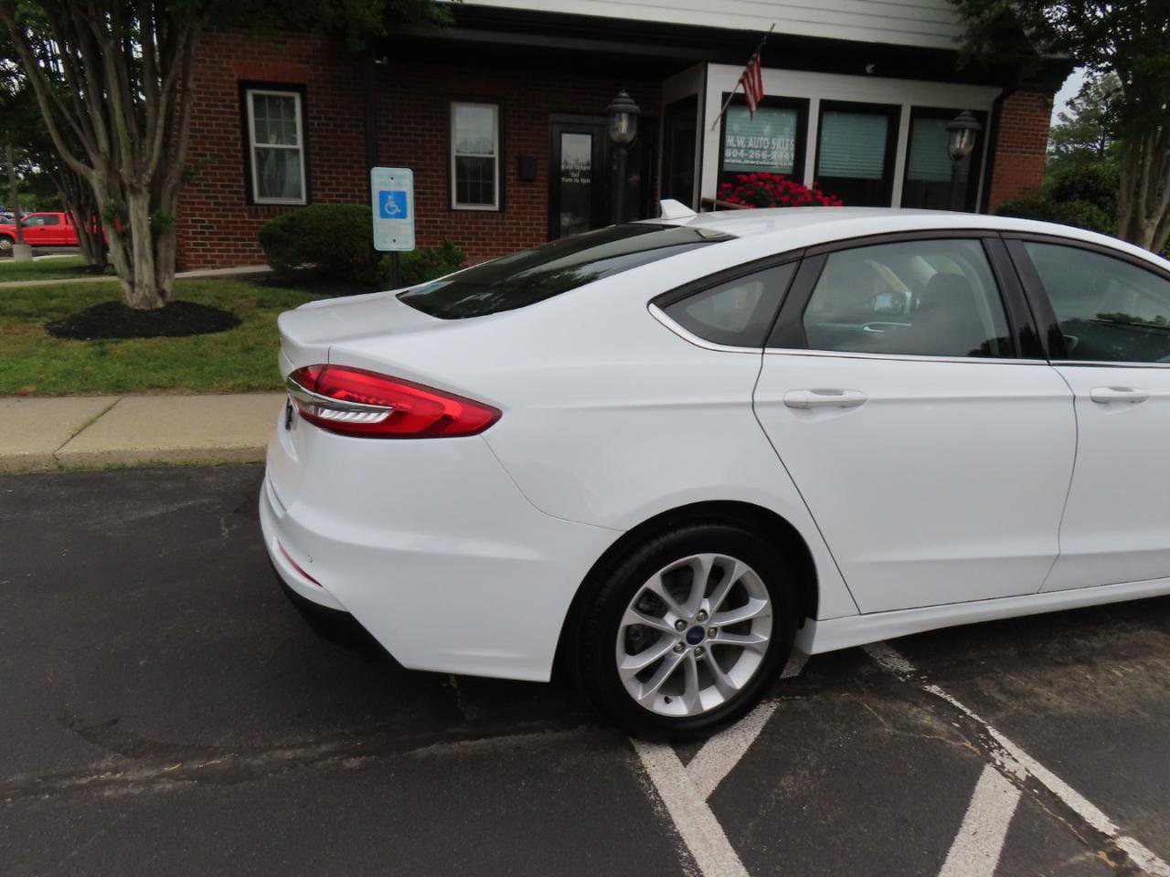 Used 2020 Ford Fusion SE FWD image 7