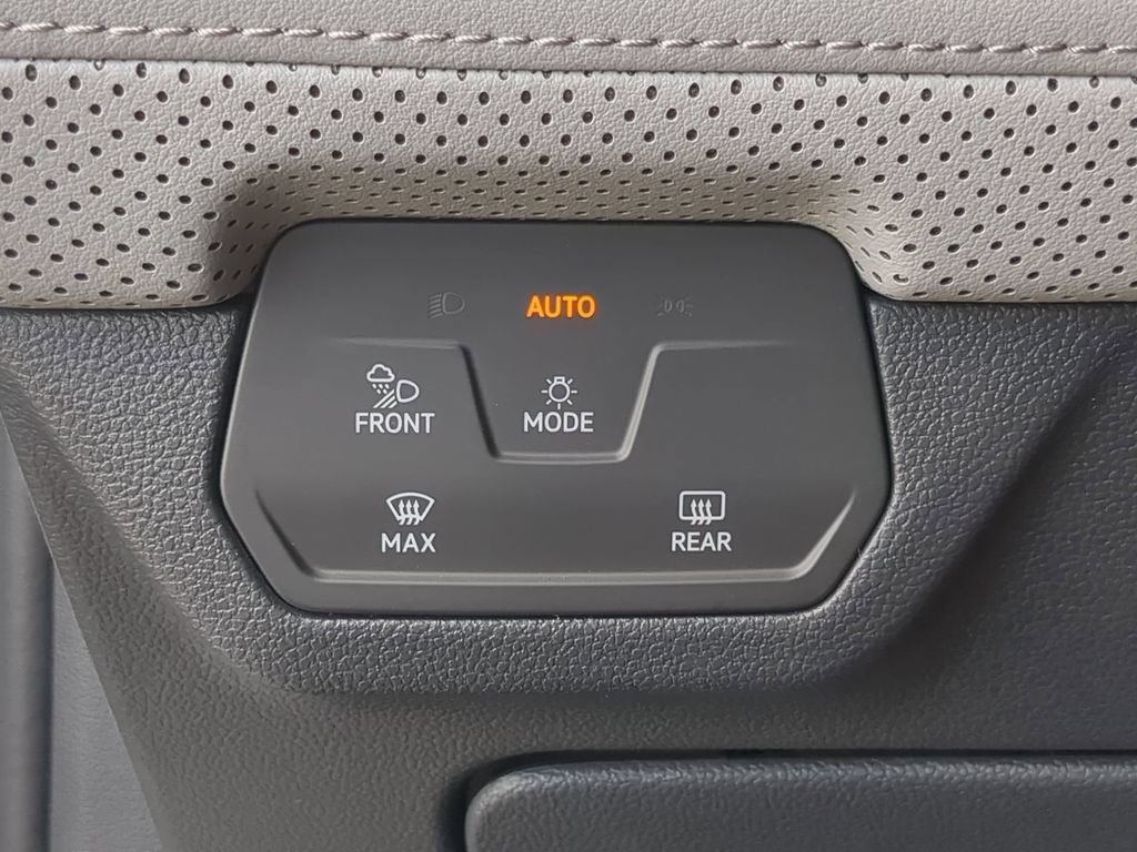 Certified 2025 Volkswagen Atlas Peak Edition SE AWD/4WD image 30