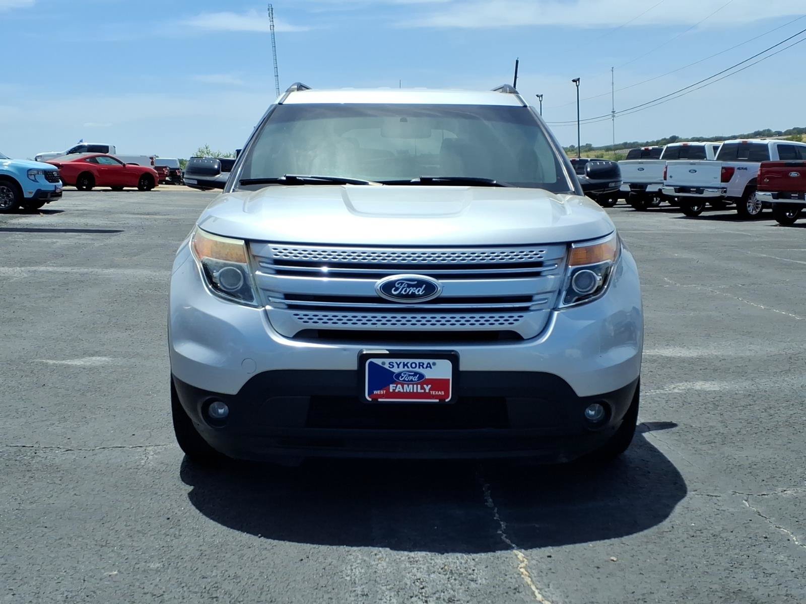 Used 2013 Ford Explorer XLT FWD image 2