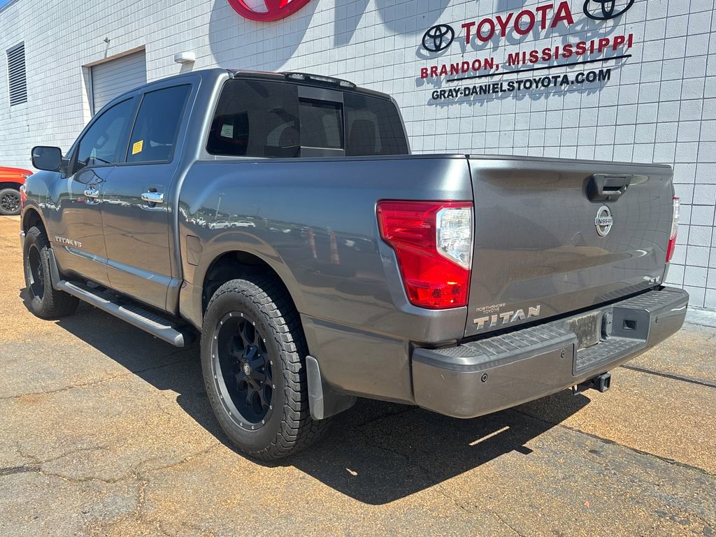 Used 2018 Nissan Titan SV w/ SV Convenience Package RWD image 6