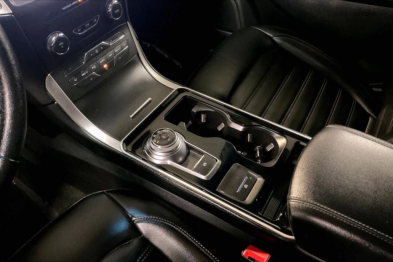 Used 2019 Ford Edge SEL w/ Equipment Group 201A AWD/4WD image 16