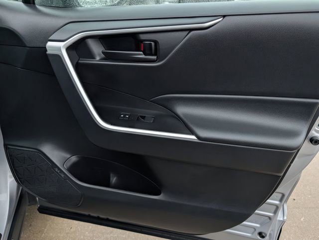 Certified 2025 Toyota RAV4 LE FWD image 32