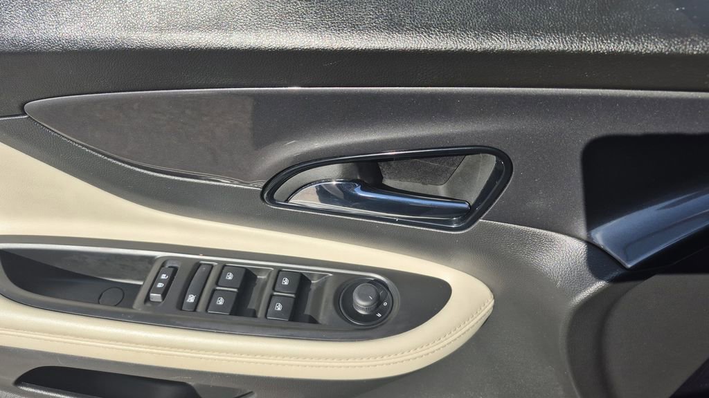 Used 2022 Buick Encore Preferred w/ Safety Package II image 8