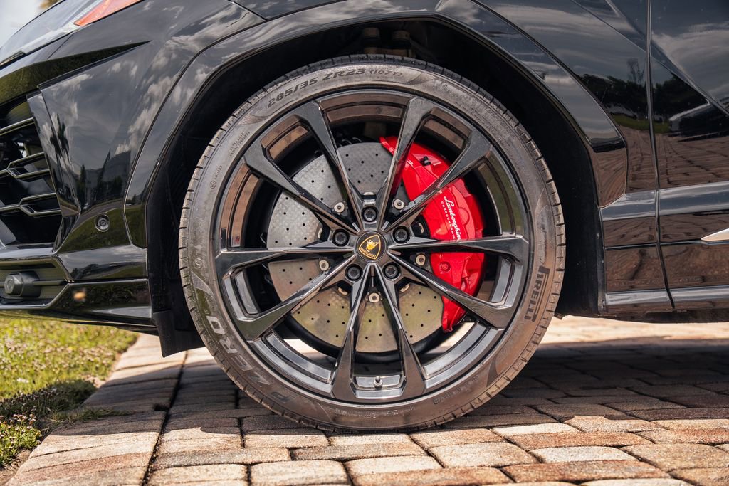 Used 2019 Lamborghini Urus AWD/4WD image 15
