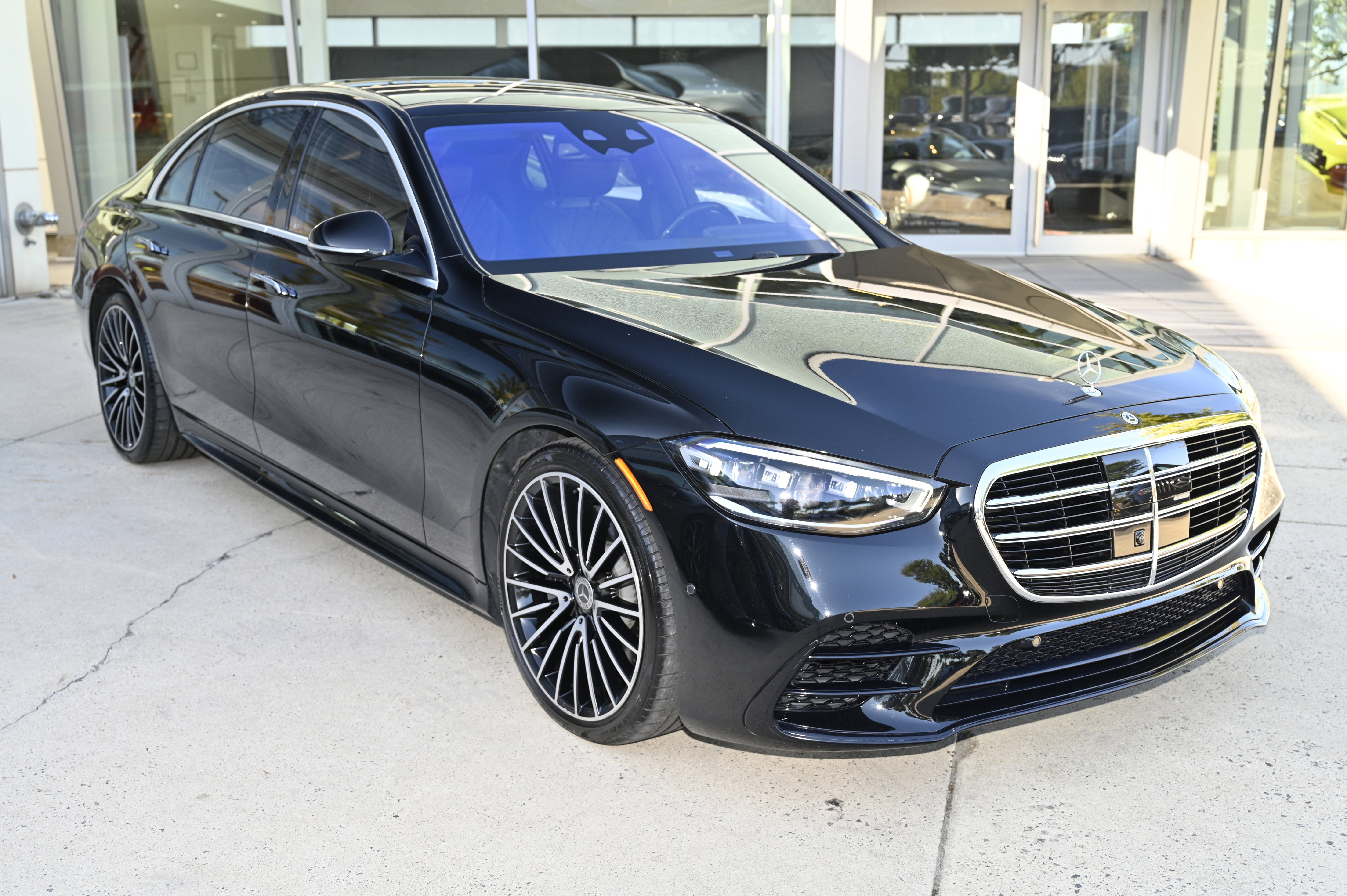 Used 2022 Mercedes-Benz S 580 4MATIC Sedan image 3