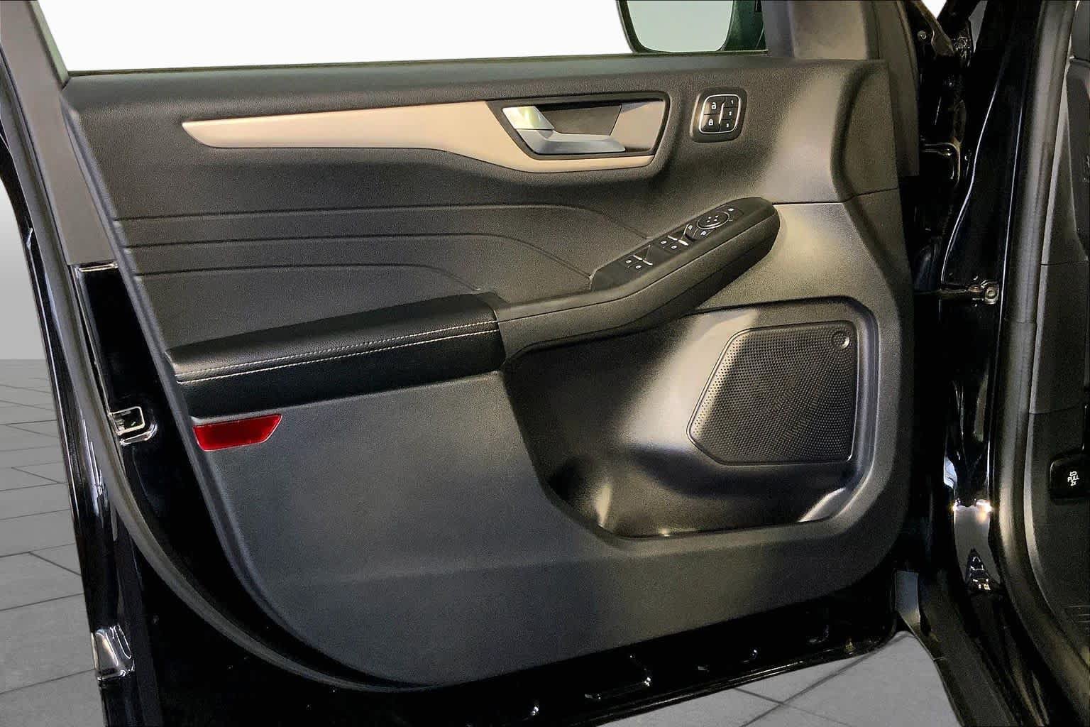 Used 2022 Ford Escape SEL w/ Technology Package FWD image 22