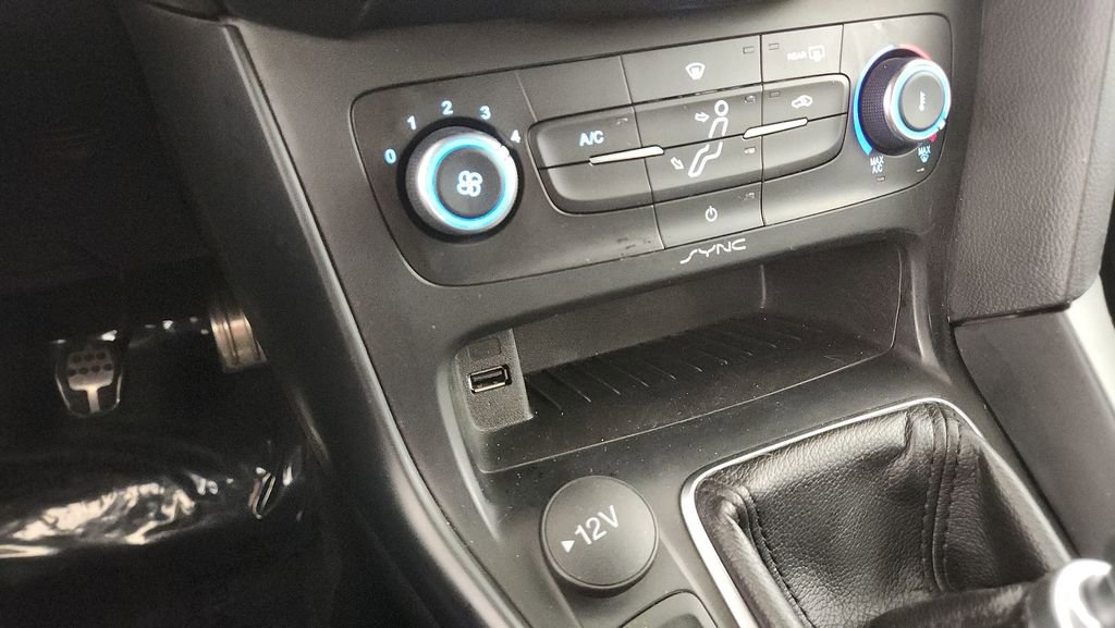 Used 2018 Ford Focus ST FWD image 16