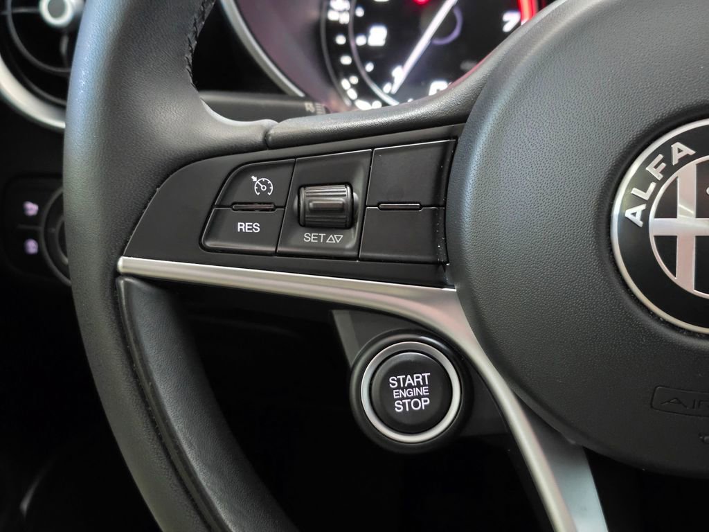 Used 2019 Alfa Romeo Giulia Sprint w/ Nero Edizione image 17