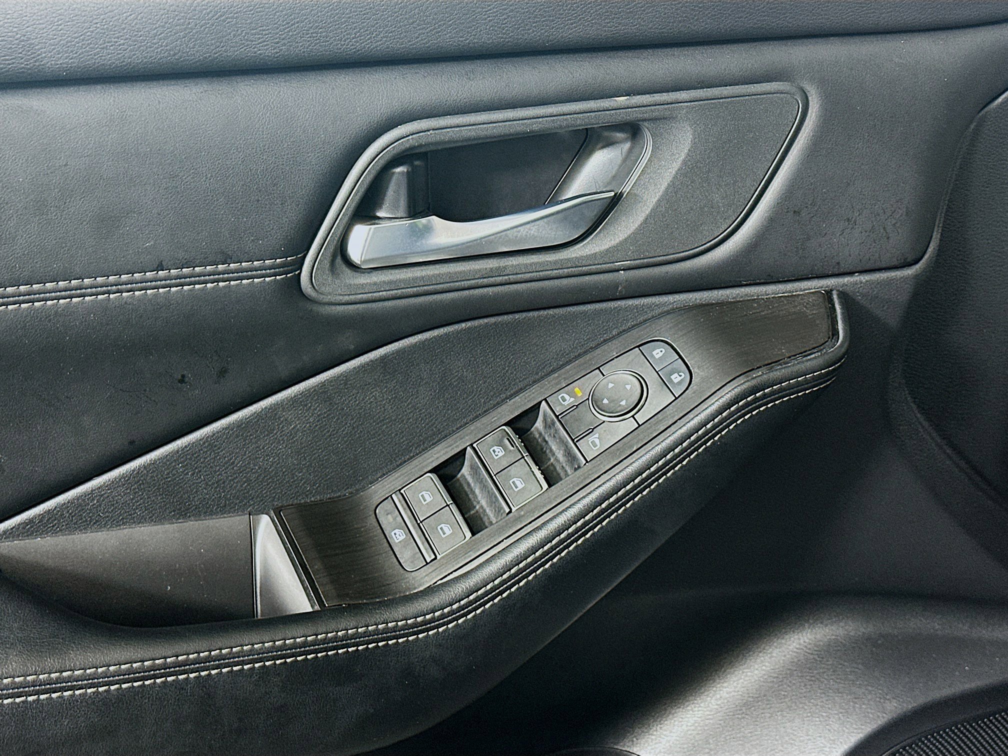 Used 2024 Nissan Rogue SL image 15