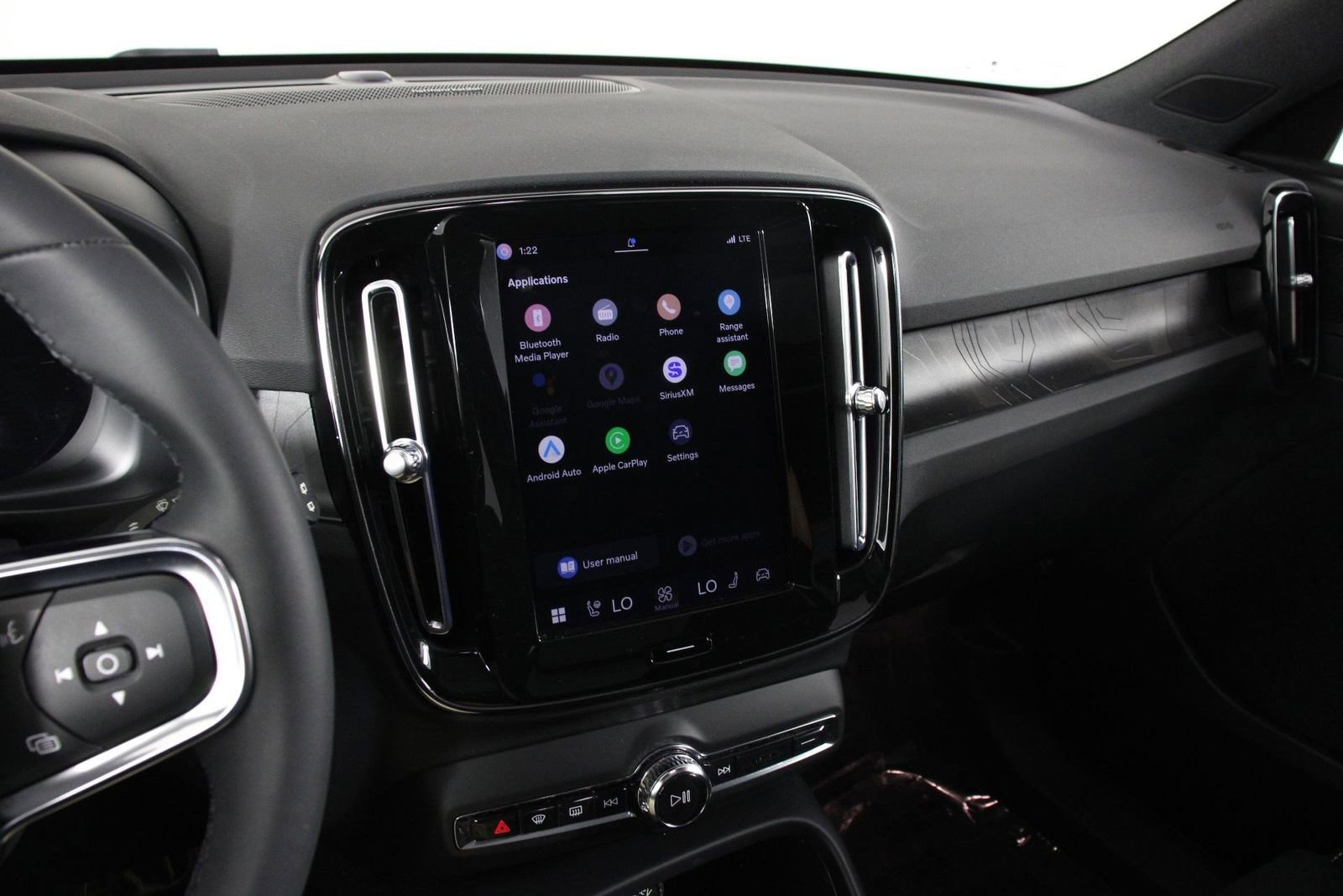 Certified 2023 Volvo XC40 Recharge Ultimate image 9