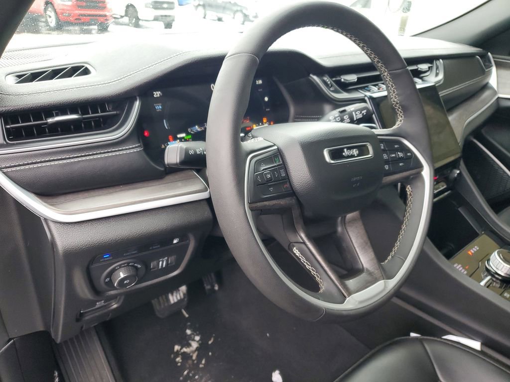 Used 2025 Jeep Grand Cherokee Limited 4xe image 13