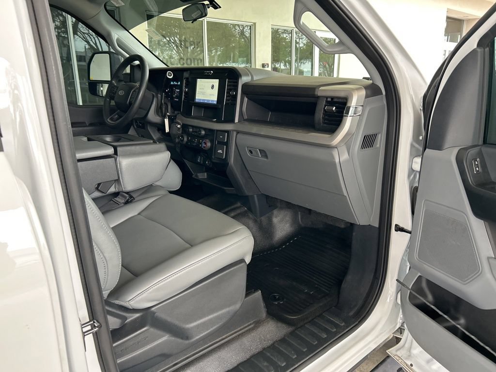 Used 2025 Ford F350 XL w/ XL Driver Assist Package AWD/4WD image 27