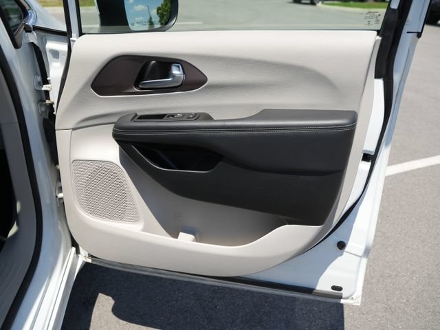 Used 2023 Chrysler Voyager LX FWD image 20