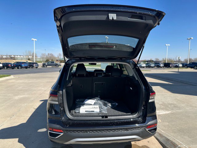 New 2025 Volkswagen Taos SEL image 26