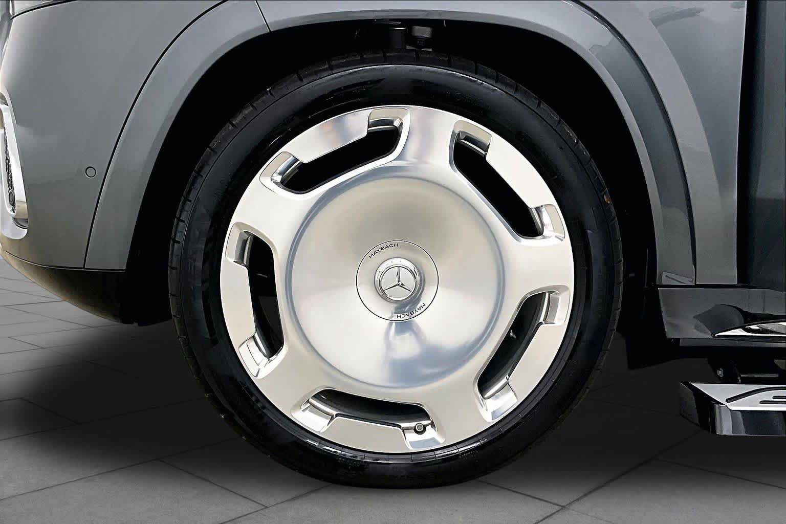 Used 2026 Mercedes-Benz Maybach GLS 600 4MATIC image 11