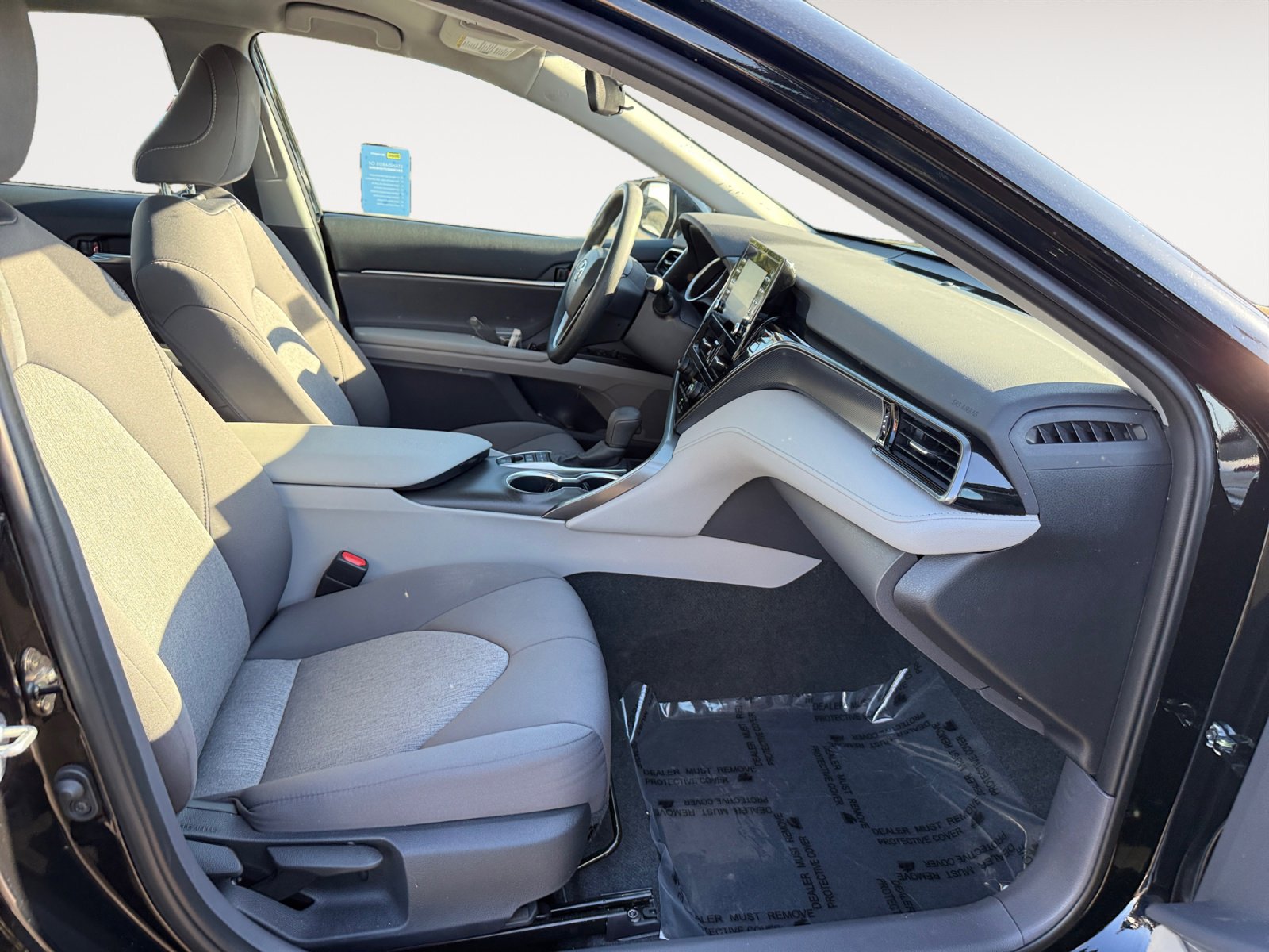 Used 2022 Toyota Camry LE image 19