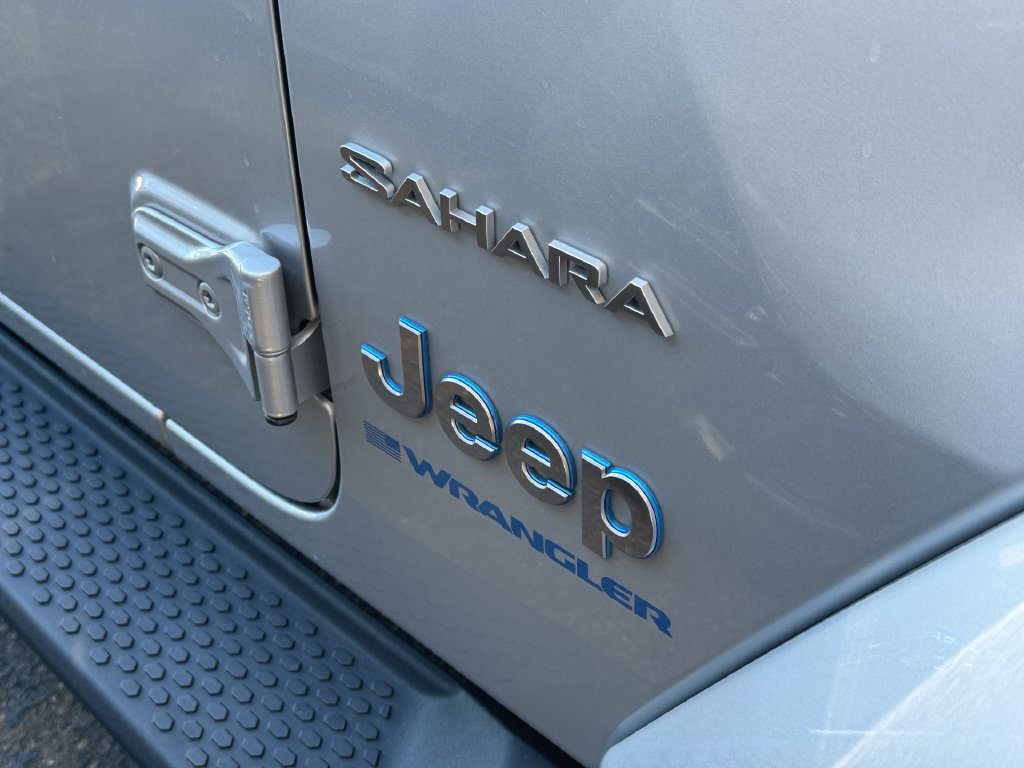 Used 2024 Jeep Wrangler Unlimited Sahara w/ Technology Group AWD/4WD image 6
