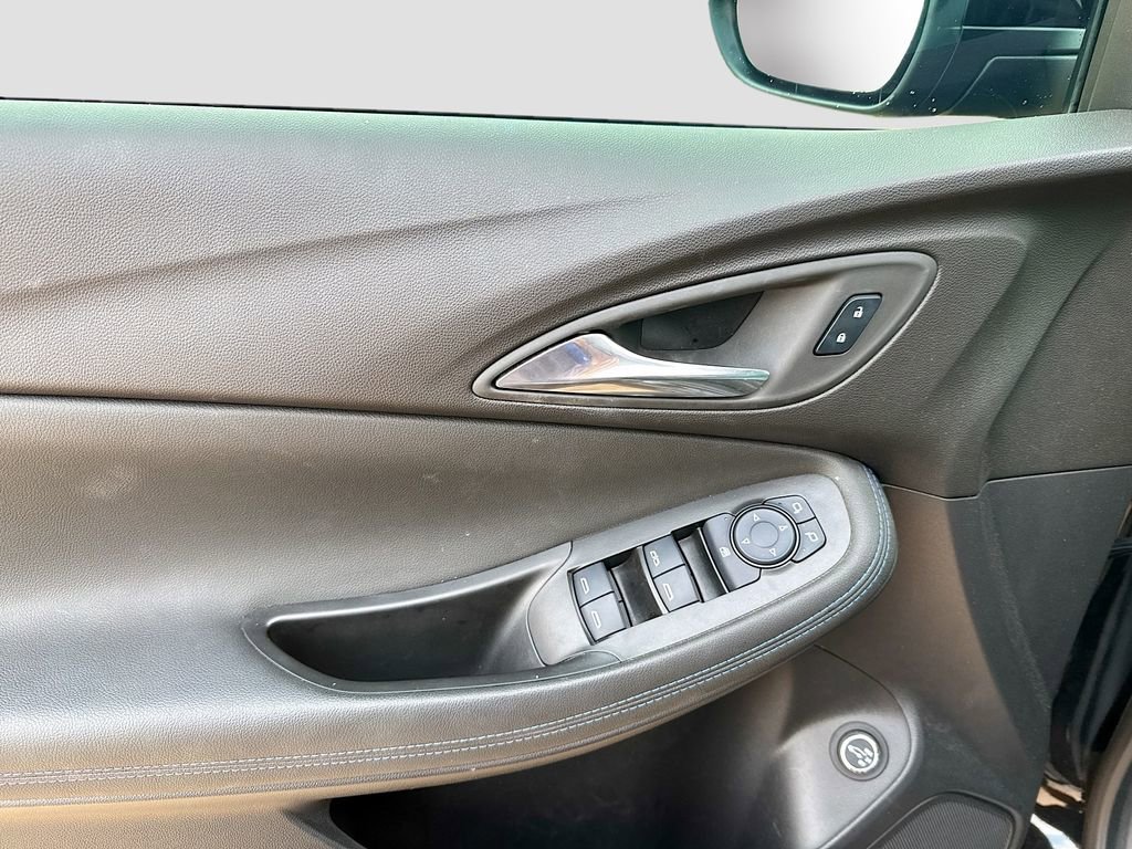 Used 2025 Buick Encore GX Sport Touring image 9