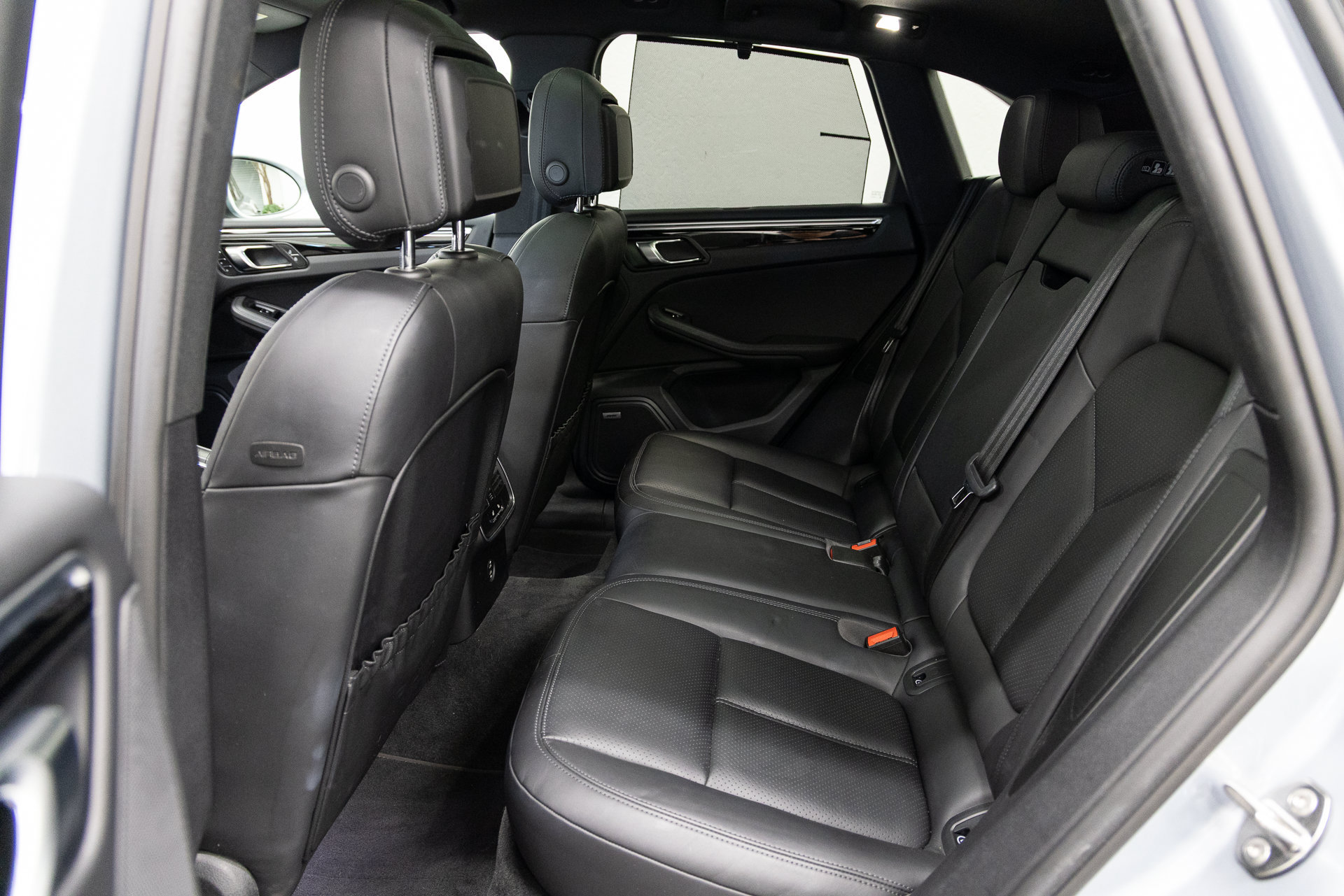 Used 2020 Porsche Macan AWD/4WD image 8