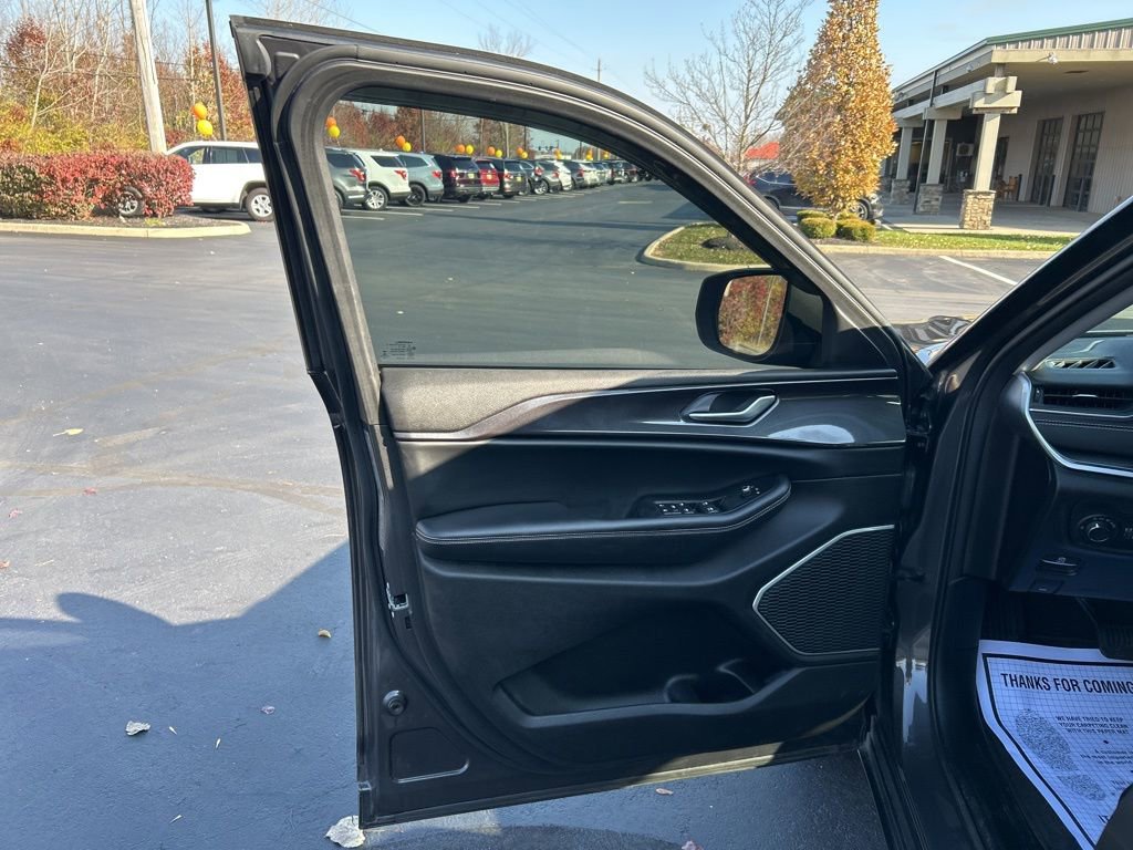 Used 2022 Jeep Grand Cherokee L Laredo w/ Luxury Tech Group I image 14