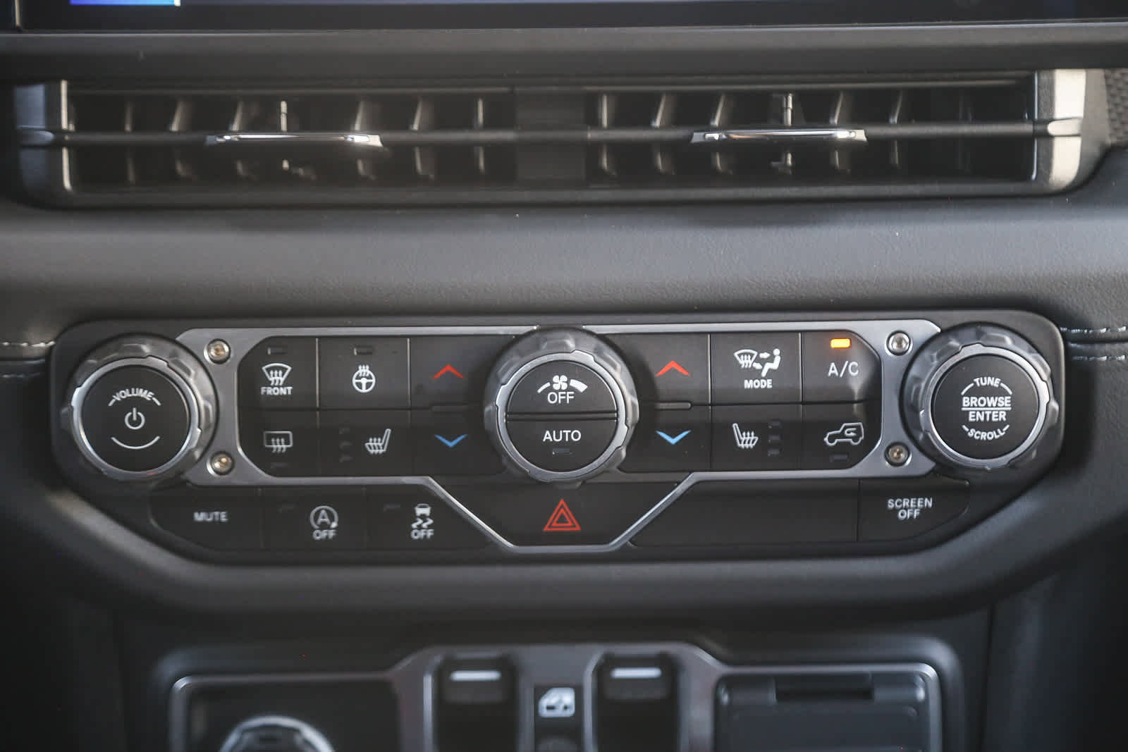 Used 2025 Jeep Wrangler Unlimited Rubicon w/ Convenience Group image 11