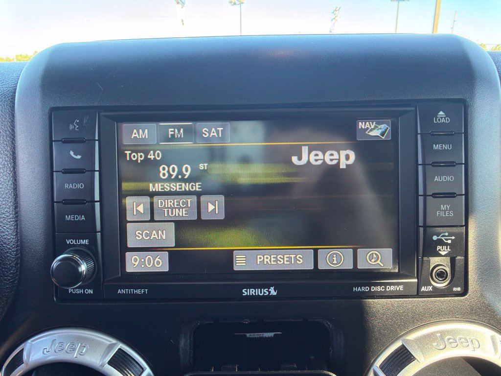 Used 2016 Jeep Wrangler Unlimited Sahara w/ Dual Top Group AWD/4WD image 18