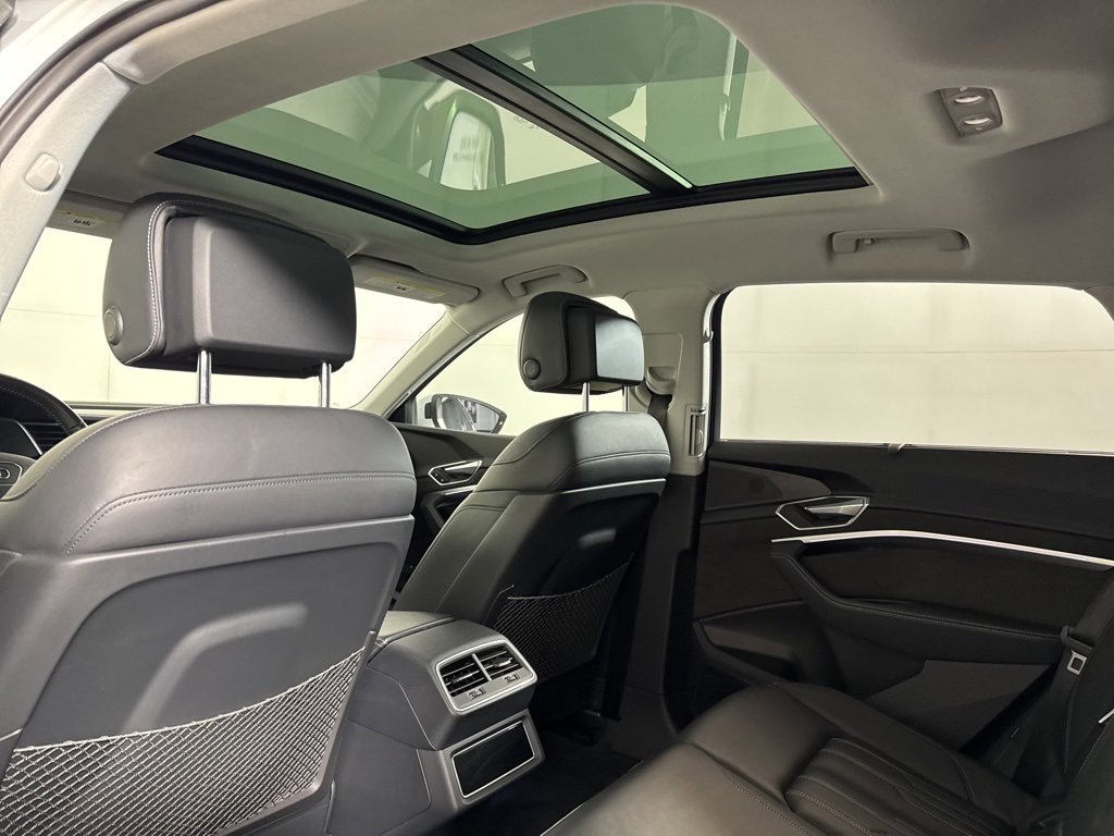 Used 2021 Audi e-tron Prestige w/ Prestige Package image 21