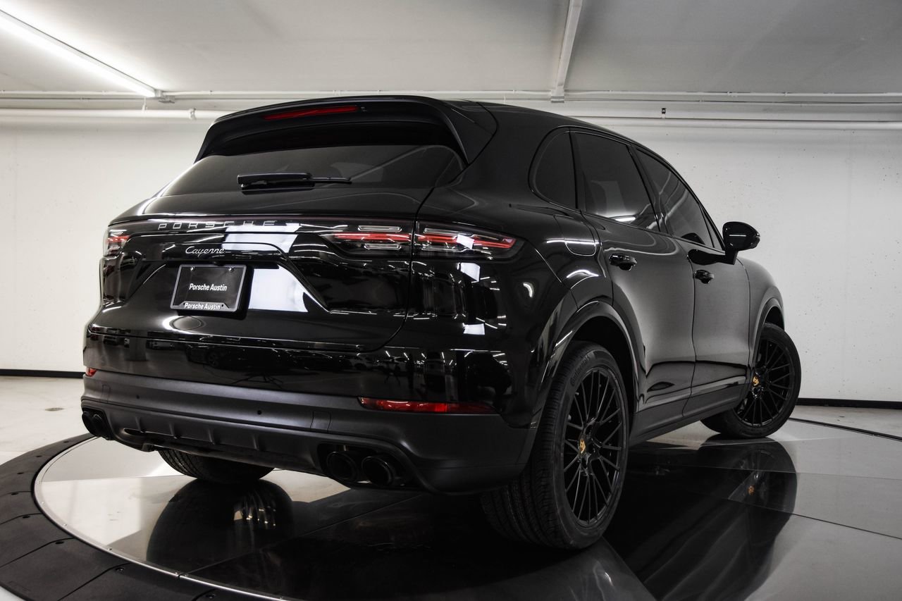 Certified 2023 Porsche Cayenne Platinum Edition image 7