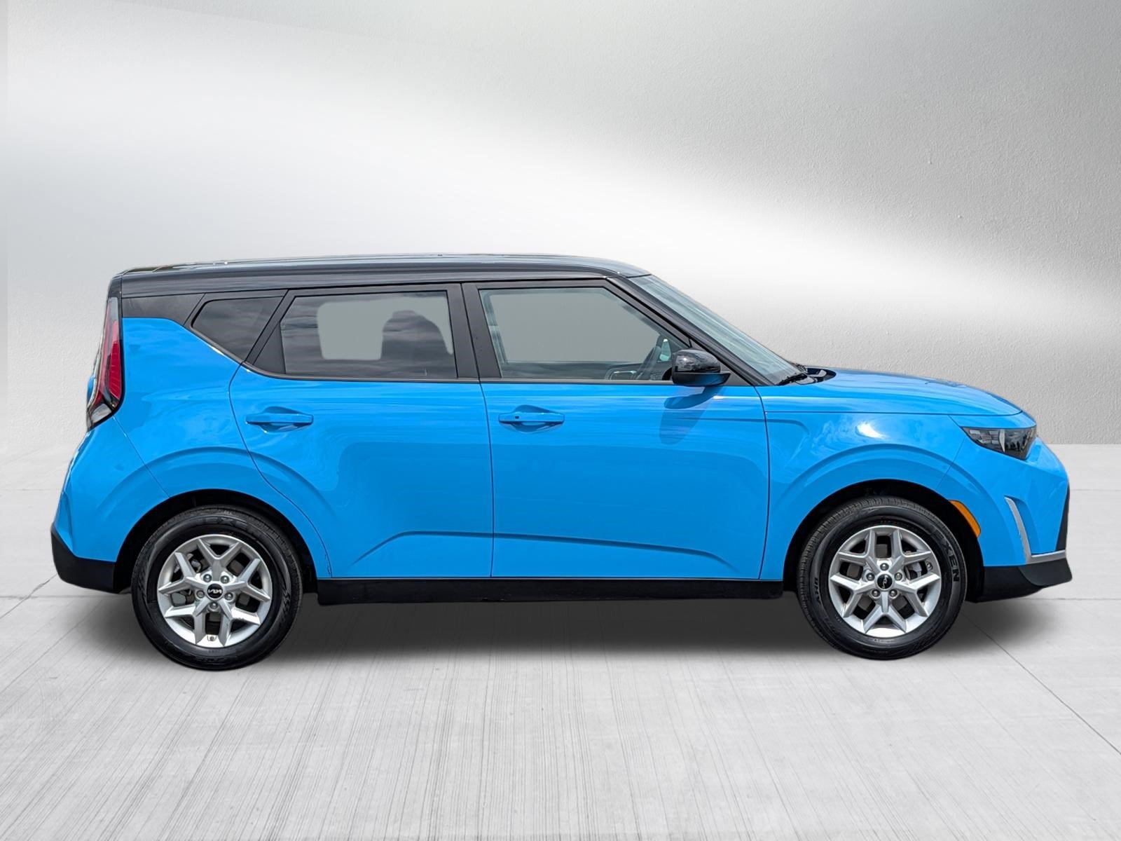 Certified 2025 Kia Soul S FWD image 8