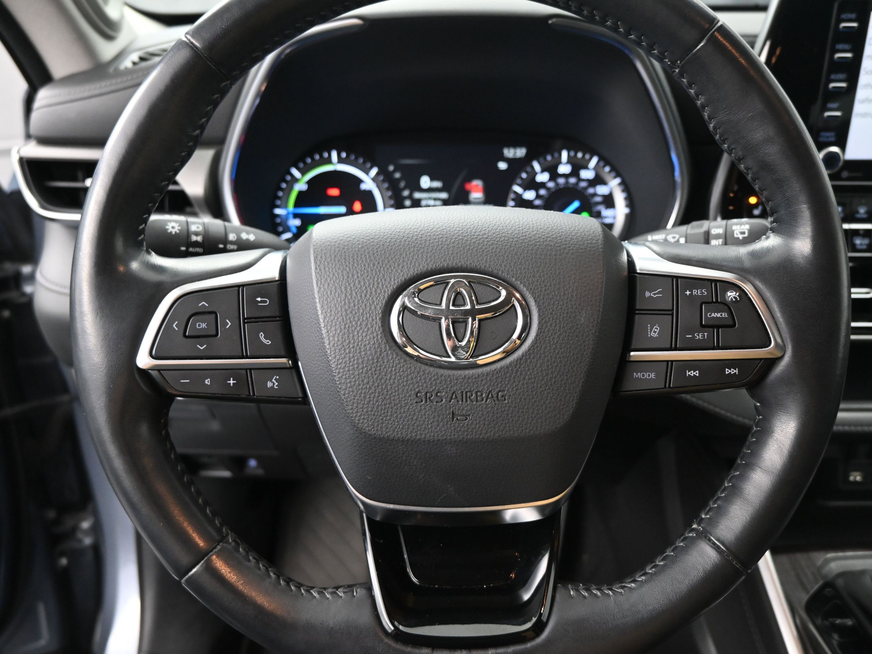 Used 2020 Toyota Highlander Limited image 11