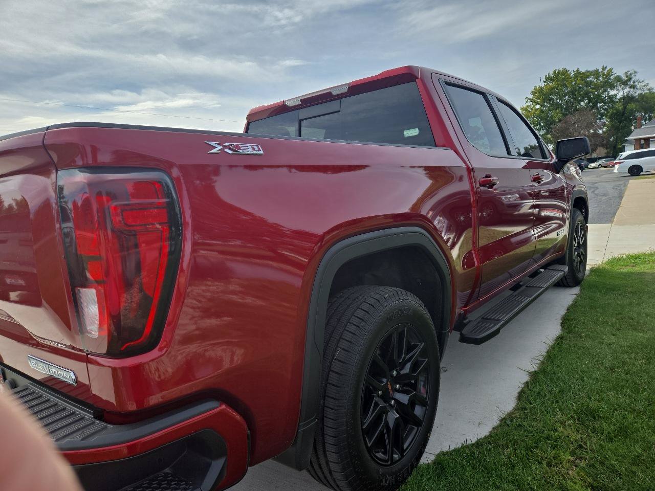 Used 2023 GMC Sierra 1500 Elevation w/ Preferred Package AWD/4WD image 4