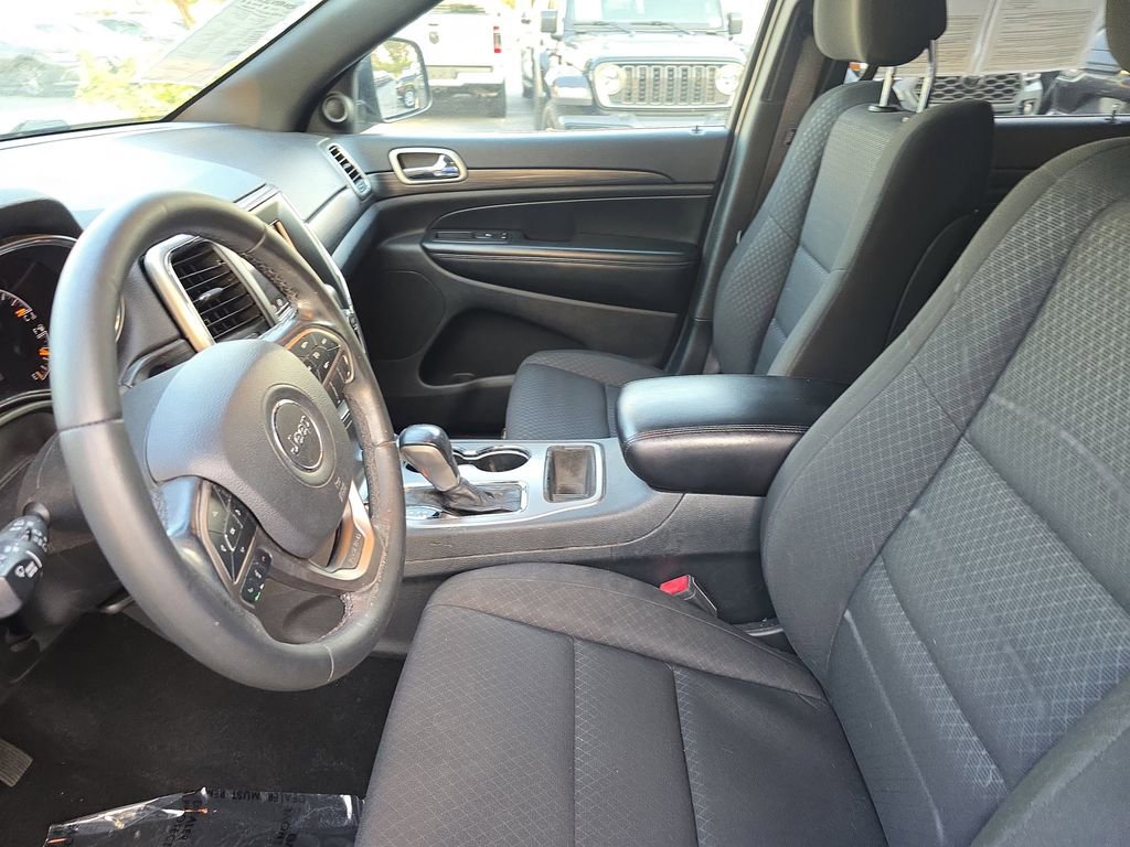 Used 2019 Jeep Grand Cherokee Laredo image 21