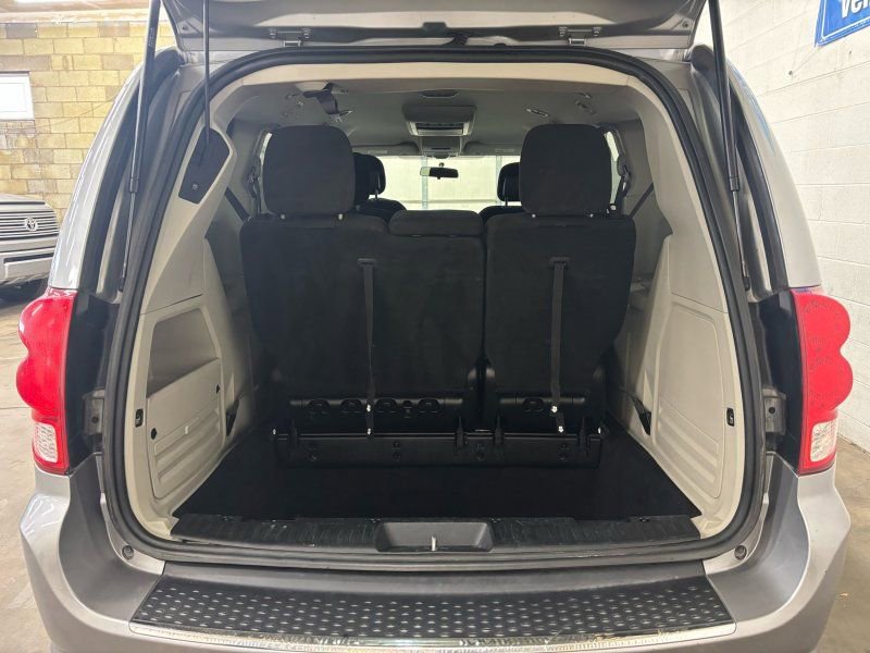 Used 2014 Dodge Grand Caravan SXT w/ Rear Park Assist Package image 6