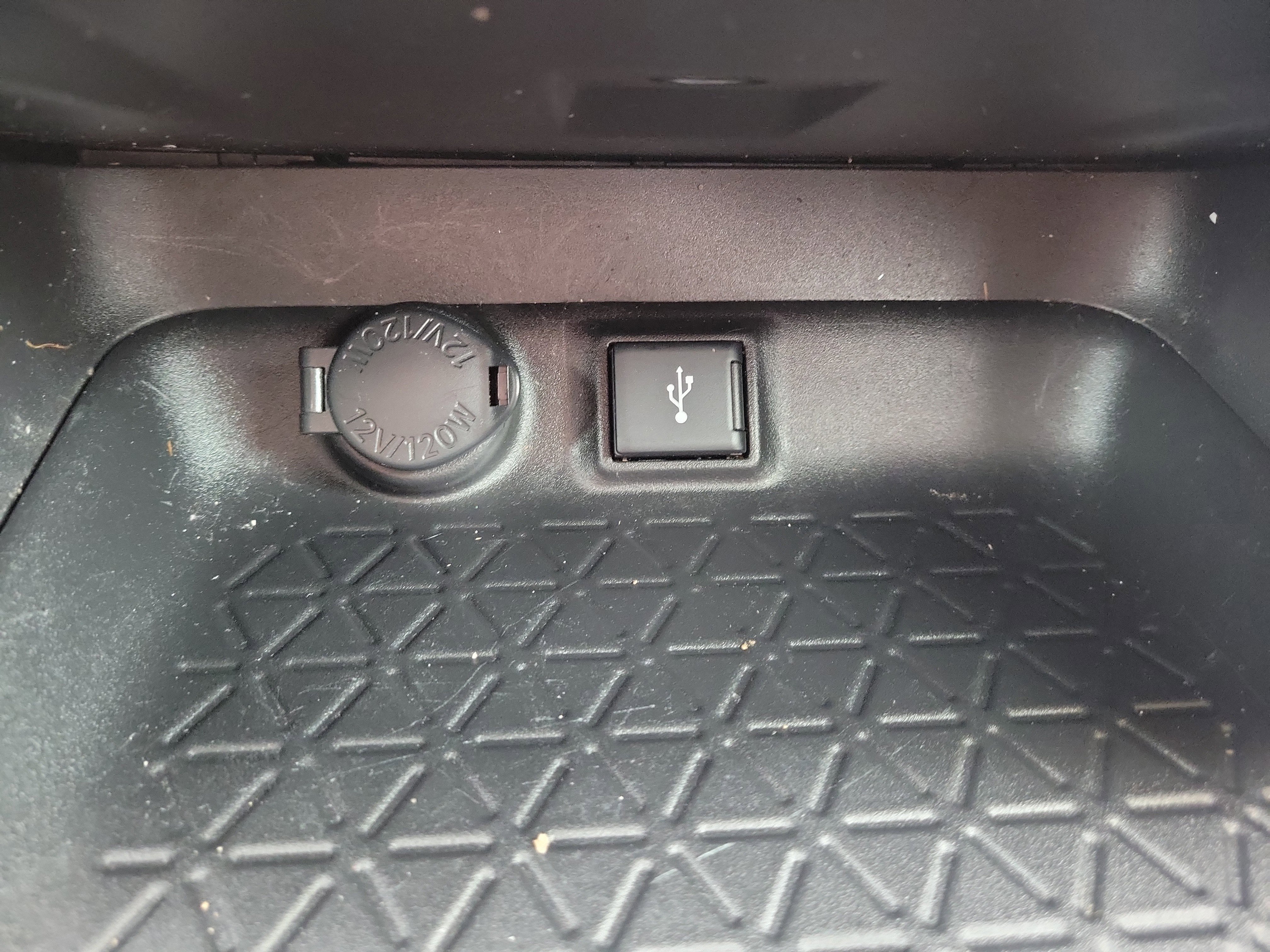 Used 2021 Toyota RAV4 LE image 28